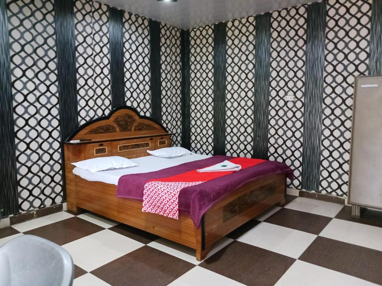 Hotel Chitrarth & Party Lawn Haldwāni Værelse billede